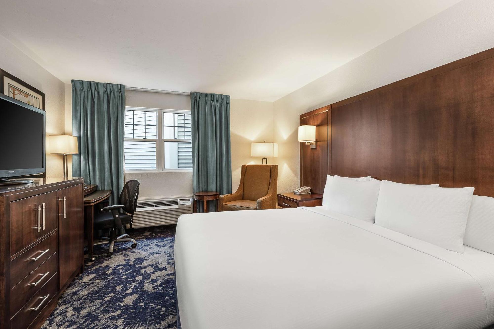 Отель Doubletree By Hilton Cape Cod - Хианнис Экстерьер фото