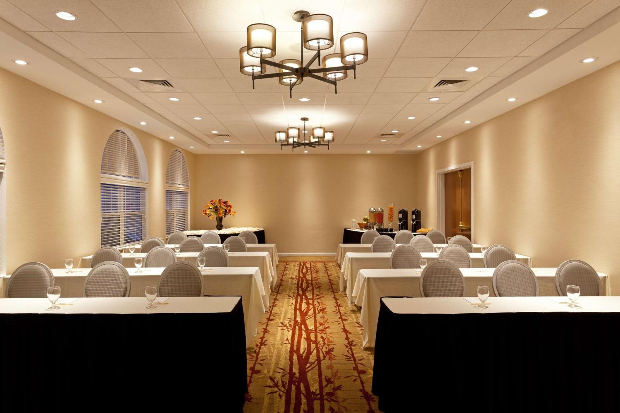 Отель Doubletree By Hilton Cape Cod - Хианнис Экстерьер фото
