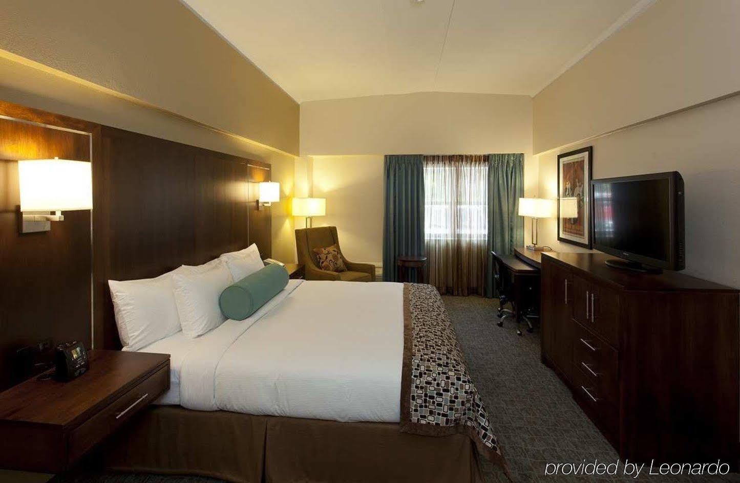 Отель Doubletree By Hilton Cape Cod - Хианнис Экстерьер фото